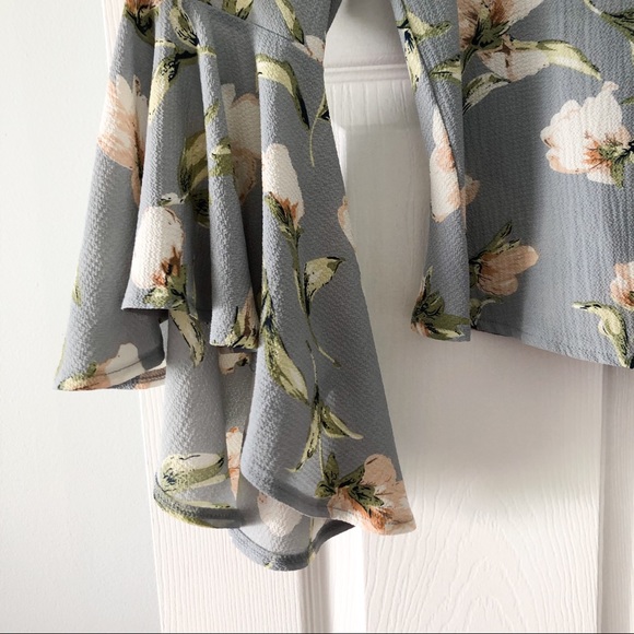 Etiquette Cropped Floral Blouse with Bell Sleeves - Picture 2 of 5